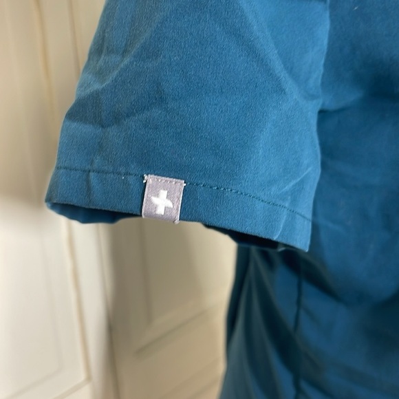Figs Womens Casma Three-Pocket Teal Scrub Top Sz XS Technical Comfort Medical - Picture 5 of 11